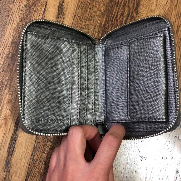 Michael Kors small metallic wallet - Picture 2 of 2